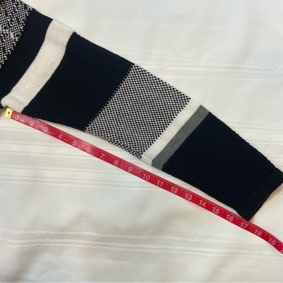 $5 ADD ON with $15+ Bundle Full Zip Cotton Cardigan Sweater Black White EUC - Picture 5 of 10